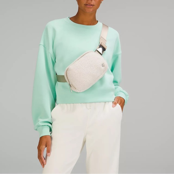 Lululemon Everywhere Belt Bag 1L *Fleece - Picture 2 of 12